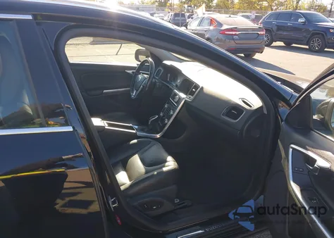 2016 Volvo V60 T5 Drive-E Premier z USA, uszkodzony, nr VIN YV140MEK0G1291486